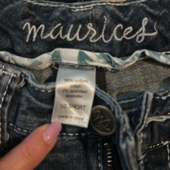 Maurice’s Boot cut low rise, size 1/2 short boot cut jeans - Picture 4 of 5